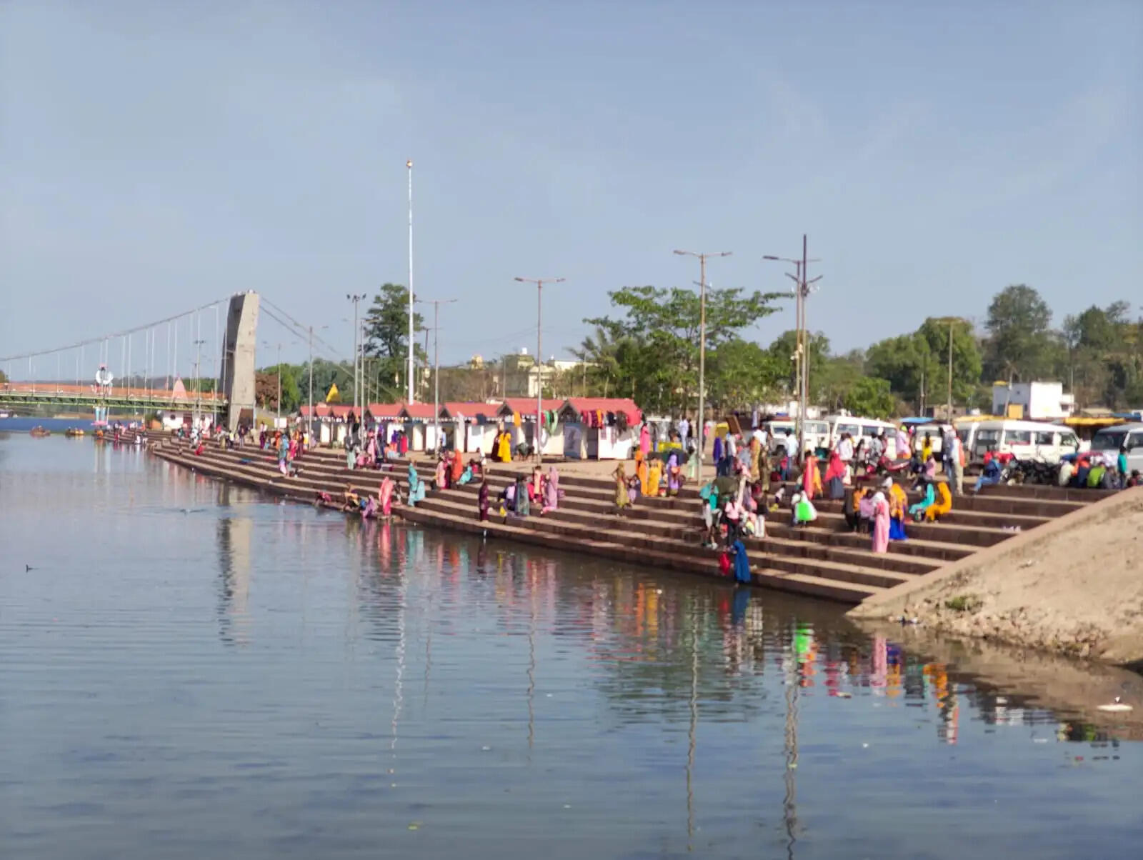 अनूपपुर: चैत्र नवरात्रि पंचमी पर नर्मदा उद्गम हजारों श्रद्धालुओं ने लगाई पुण्य डुबकी