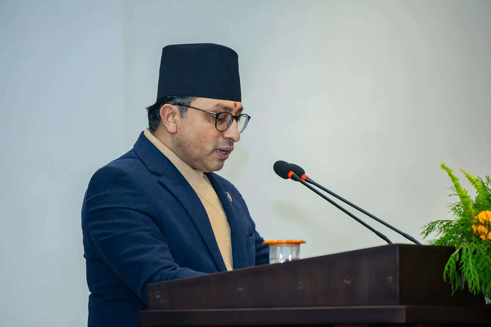 नेपाल की बालेन्द्र सरकार ने पेश किया पहला बजट, सरकारी कर्मचारियों का वेतन २१ प्रतिशत बढ़ा