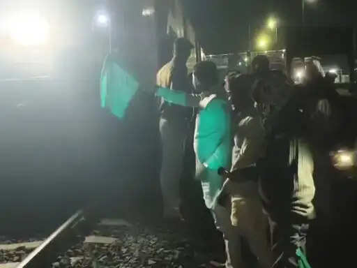 अनूपपुर: वेंकटनगर में ठहराव के पहले दिन साढ़े सात घंटे देरी से पहुंची उत्कल एक्सप्रेस