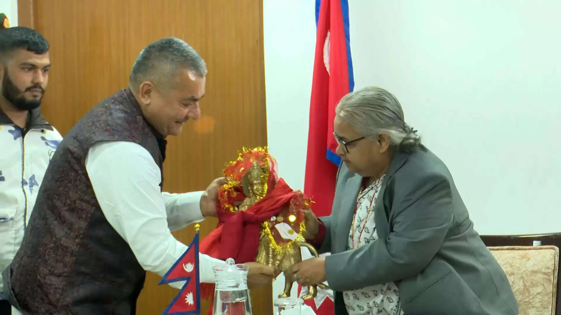 नेपाल : आम चुनाव से पहले हिंदू राष्ट्र और राजशाही पर जनमत संग्रह कराने की मांग