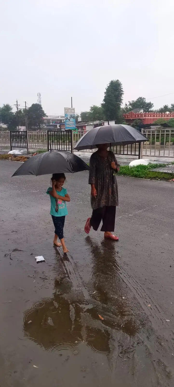 जबलपुर में रात भर से बारिश जारी, जनजीवन हो रहा प्रभावित
