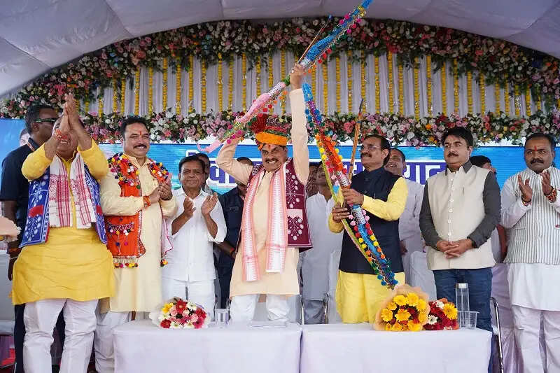 प्रधानमंत्री मोदी ने सार्वजनिक जीवन के 25 वर्षों में सेवा भाव को भी किया चरितार्थ : मोहन यादव