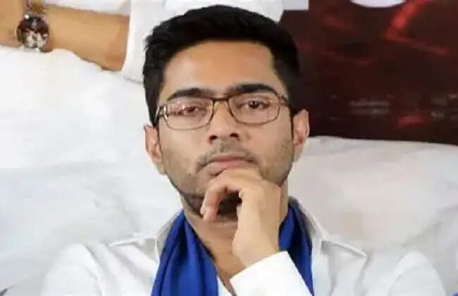 अभिषेक के घर पहुंचे नगर निगम के अधिकारी, माप-जोख की प्रक्रिया शुरू