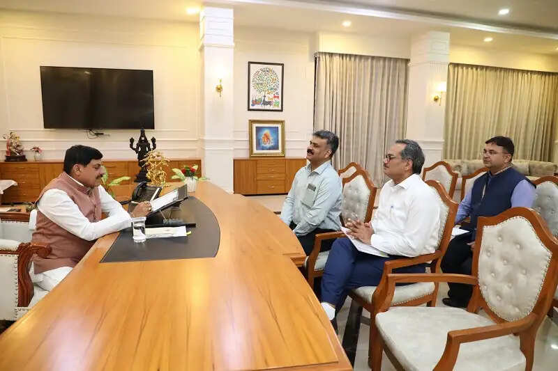 मप्रः मुख्यमंत्री डॉ. यादव से मिले रेल महाप्रबंधक