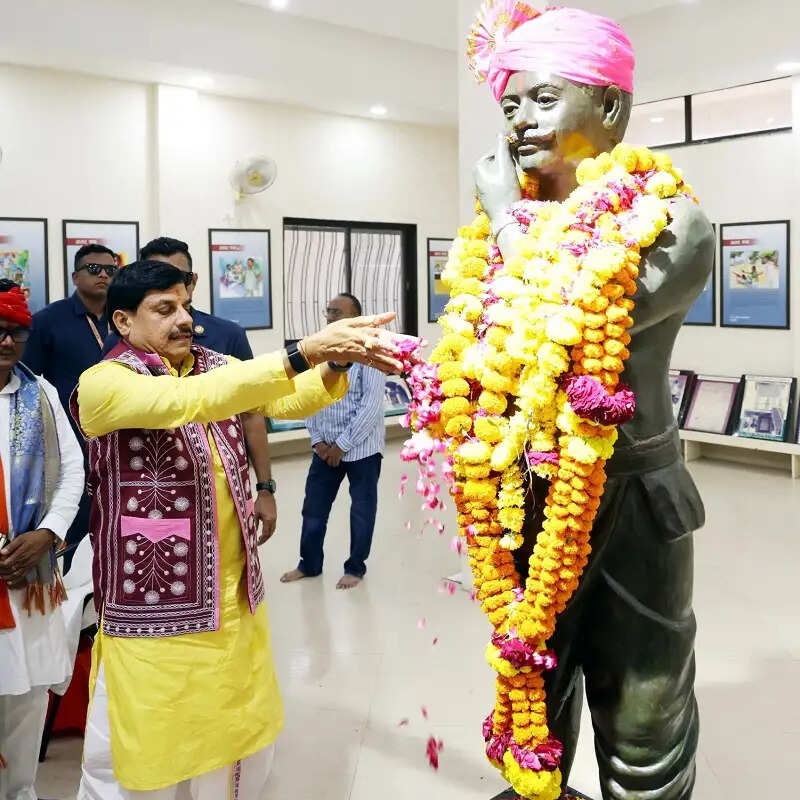 मप्रः मुख्यमंत्री डॉ. यादव ने अमर शहीद चंद्रशेखर आजाद को उनकी जन्मजयंती पर किया नमन