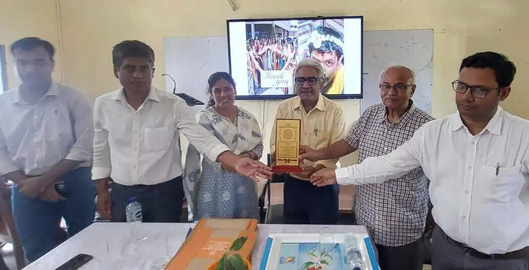 मखाना बिहार की जलीय अर्थव्यवस्था का मजबूत आधार : प्रो. विद्यानाथ झा