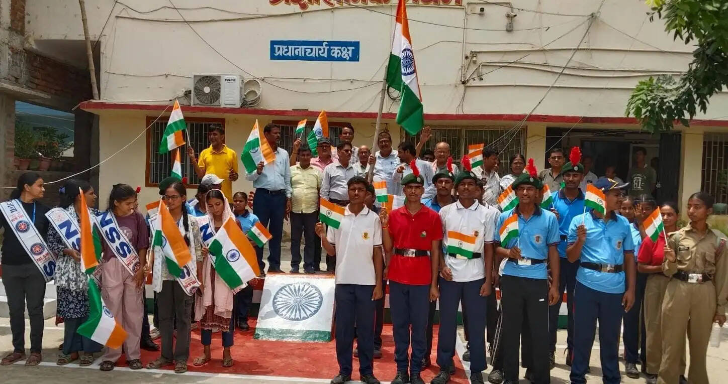 एमएलएसएम महाविद्यालय से निकली भव्य तिरंगा यात्रा