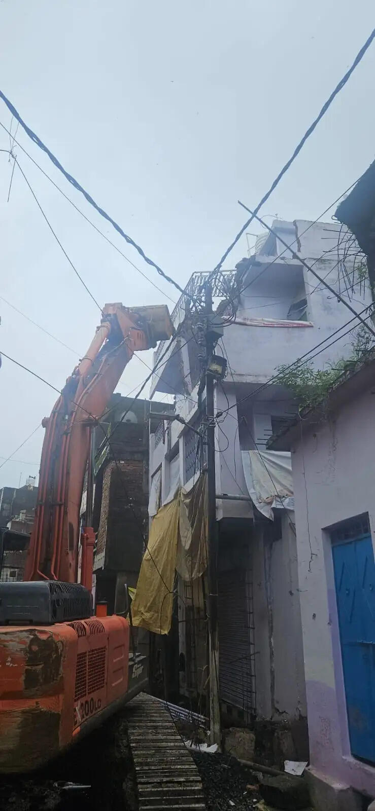 जबलपुरः नगर निगम ने की जर्जर भवन हटाने की कार्रवाई