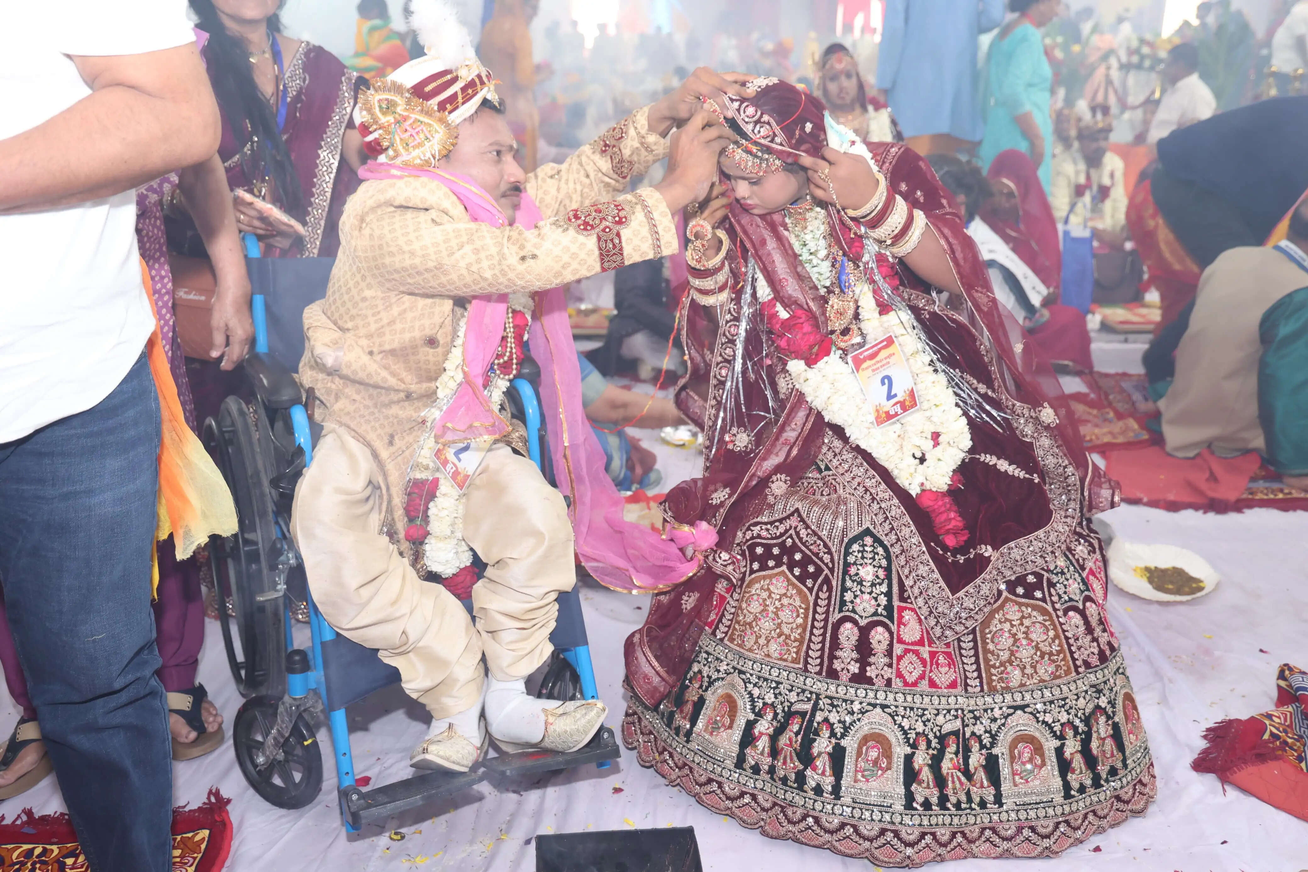 नारायण सेवा संस्थान में 45वां सामूहिक विवाह: वैदिक मंत्रों के बीच 51 जोड़ों ने थामा एक-दूजे का हाथ