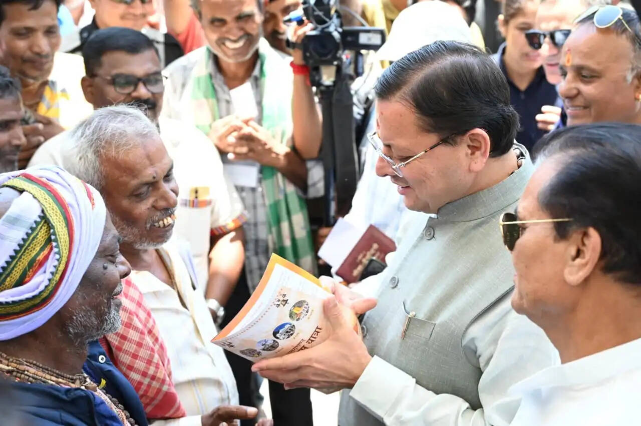 मुख्यमंत्री ने ऋषिकेश ट्रांजिट कैंप का किया निरीक्षण, परखी यात्रा व्यवस्थाएं
