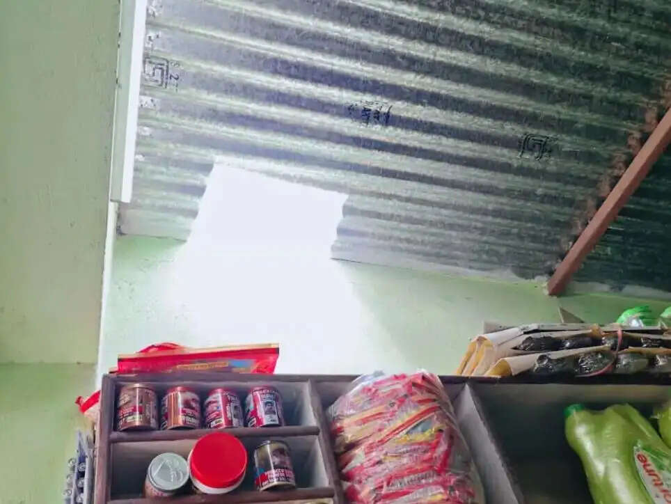 सिमराही बाजार में तीन दुकानों को चोरों ने बनाया निशाना