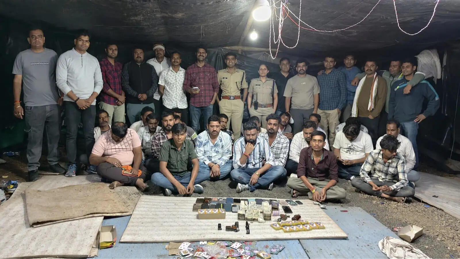 सागर पुलिस की जुए के अड्डे पर बड़ी कार्रवाई, 21 जुआरी गिरफ्तार