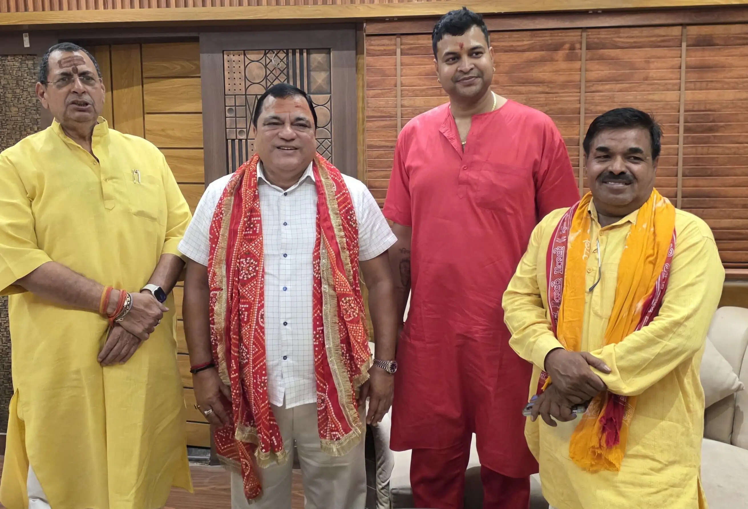 गोवा के कैबिनेट मंत्री ने मां विंध्यवासिनी के दरबार में टेका माथा