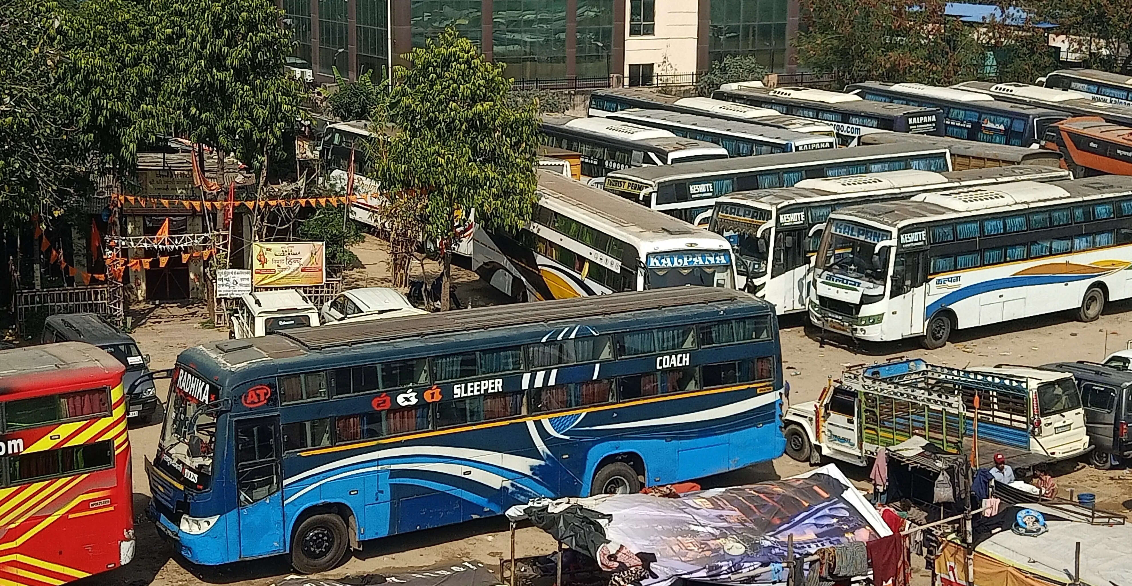 प्राइवेट बसों की हड़ताल: दूसरे दिन भी थमे रहे पहिए