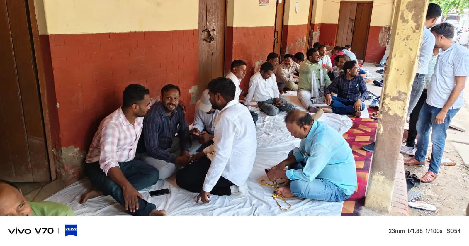 लेखपाल से दुर्व्यवहार के मामले में चार पुलिसकर्मी निलंबित, कार्रवाई के बाद लेखपाल संघ ने खत्म किया काम बंद आंदोलन