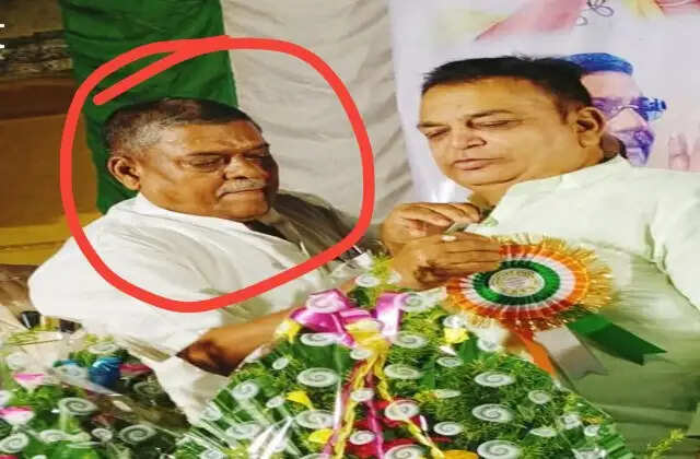 रिषड़ा नगर पालिका के वार्ड 20 के पार्षद शीतल घटक और उनके पुत्र गिरफ्तार
