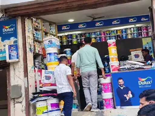फरीदाबाद : नकली एशियन पेंट्स बेचते हुए दुकान मालिक पकड़ा