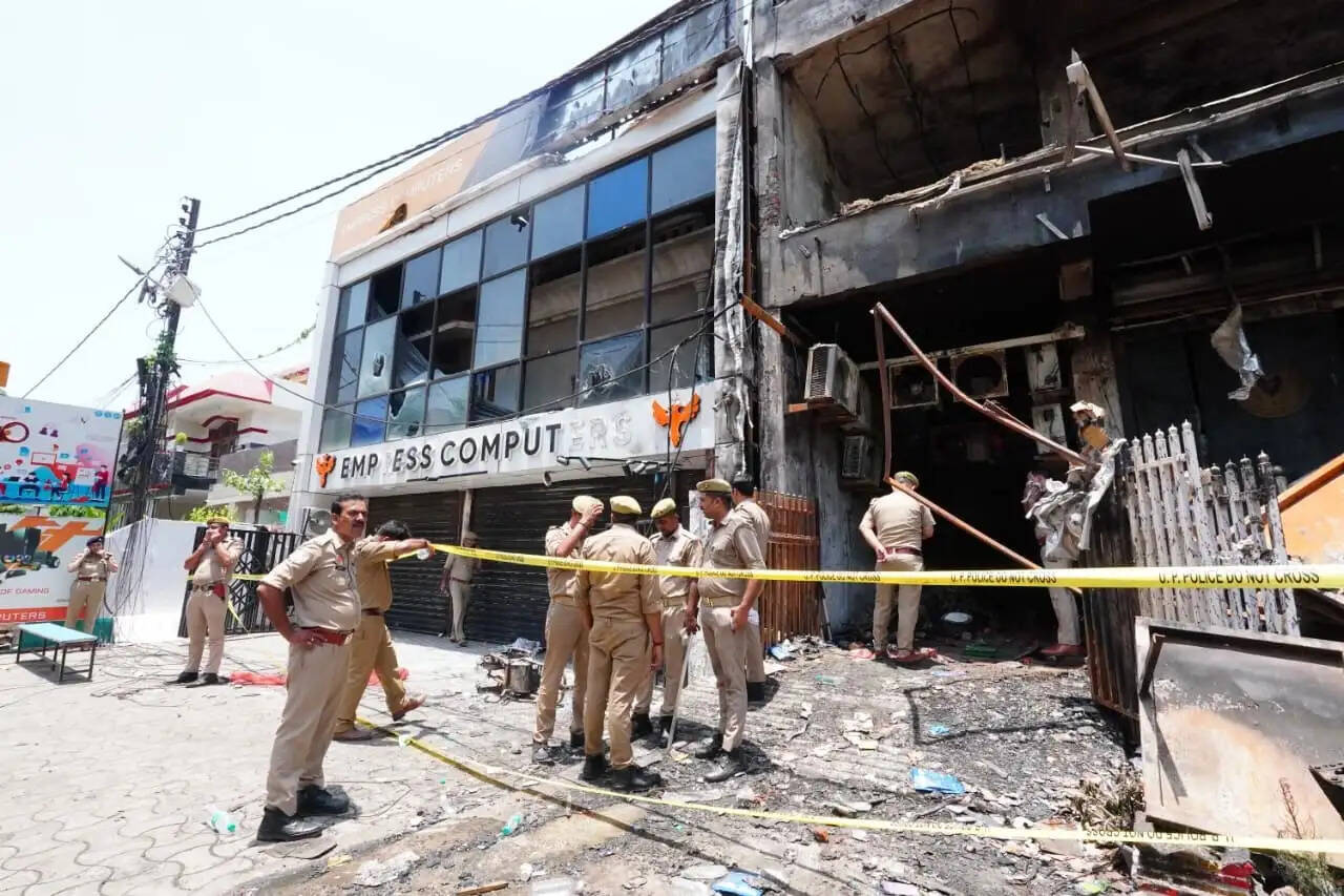 एसआईटी ने की अग्निकांड स्थल की पड़ताल, घायलों से भी मिला जांच दल