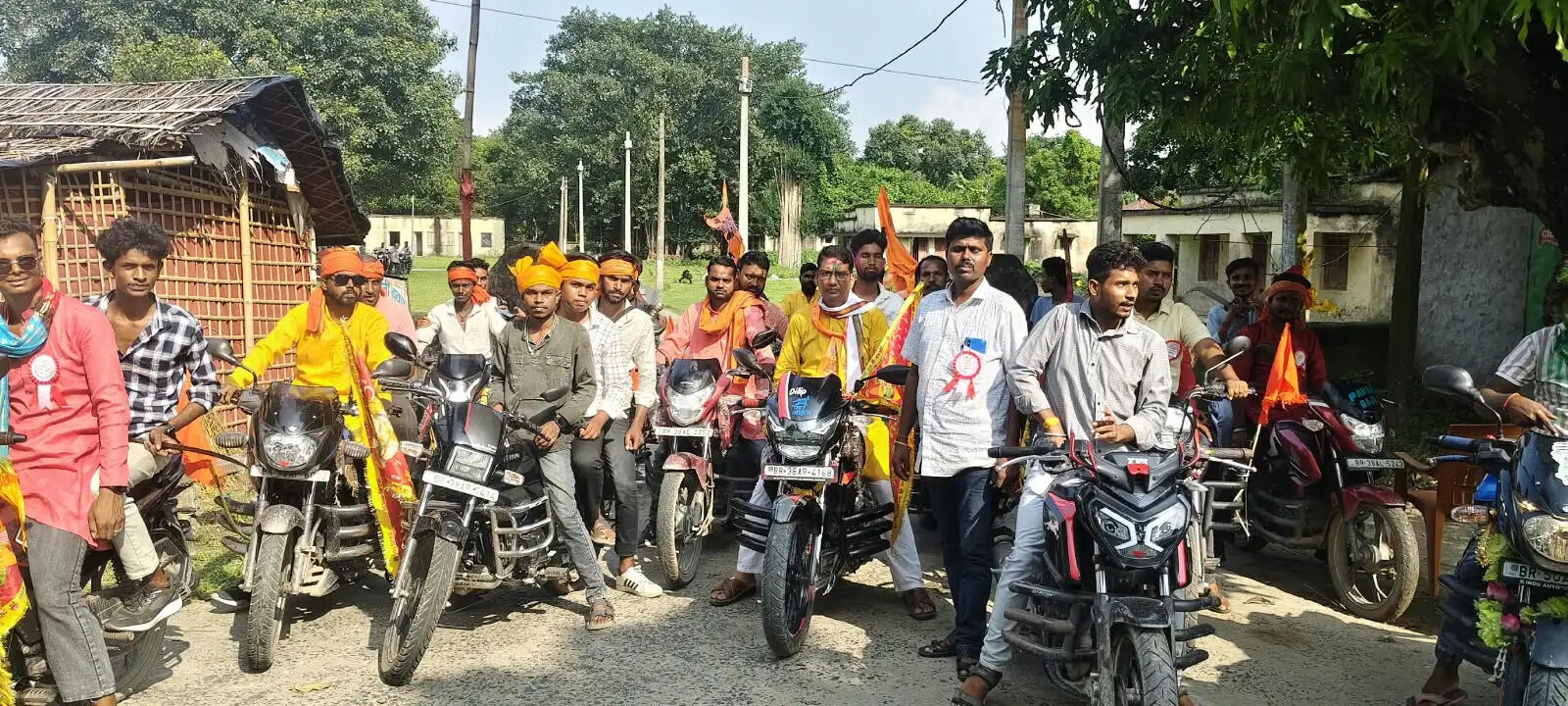 महावीरी झंडा शोभायात्रा जुलूस के दौरान जय श्रीराम के नारों से गूंज उठा फारबिसगंज