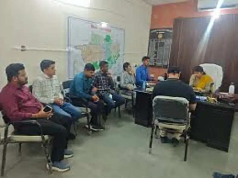 नरसिंहपुर:&nbsp;तेंदूखेड़ा एसडीएम कार्यालय में ईओडब्ल्यू की बड़ी कार्रवाई,&nbsp;30 हजार की रिश्वत लेते स्टेनो गिरफ्तार