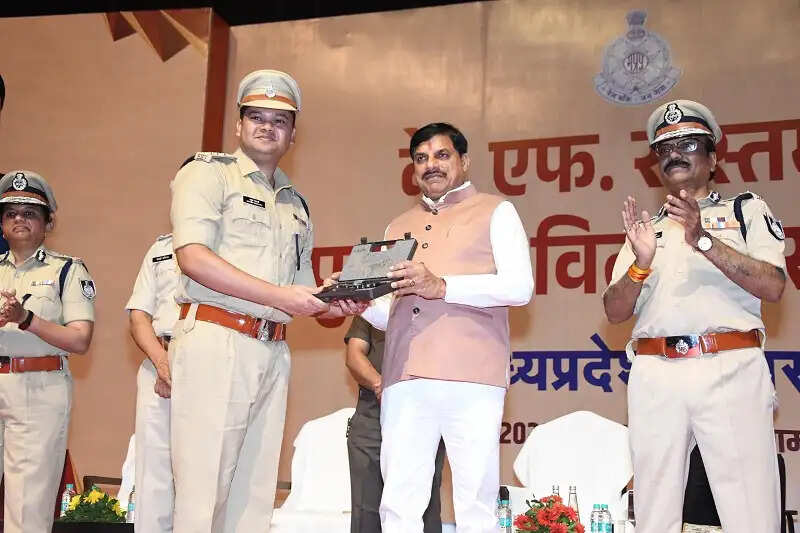 मध्य प्रदेश पुलिस ने अटूट साहस और कर्तव्यनिष्ठा के बल पर बनाई विशेष पहचान : मोहन यादव