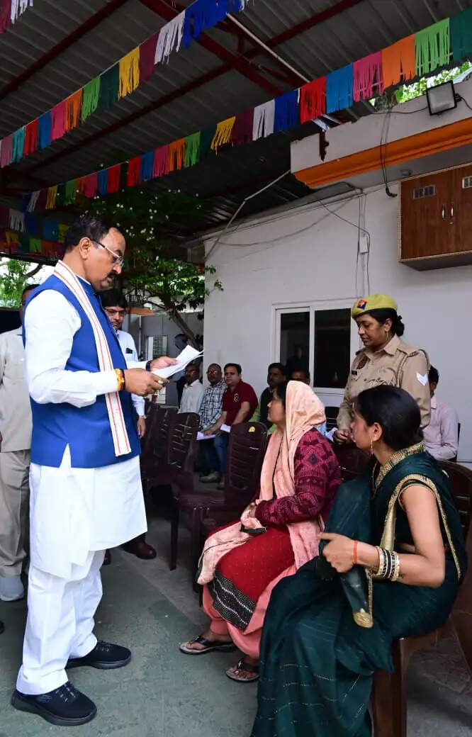 जनता की समस्याओं पर की जाए त्वरित कार्रवाही, जिम्मेदारी तय करने के निर्देश : केशव प्रसाद मौर्य