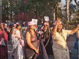 इंदौर में&nbsp;साड़ी वॉकथॉन&nbsp;के जरिए स्वच्छता और प्लास्टिक मुक्त शहर का संकल्प,&nbsp;महापौर भी हुए शामिल