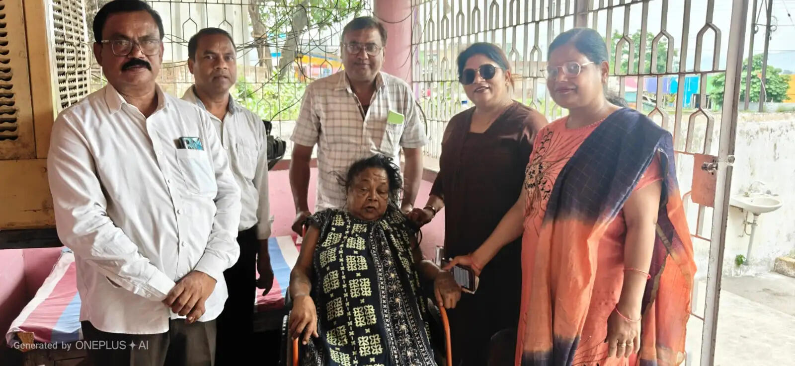 भारत विकास परिषद ने दिव्यांग वृद्धा को दिया व्हीलचेयर