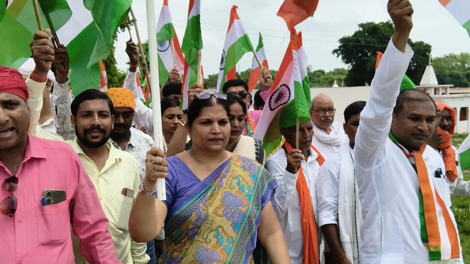 क्रांतिकारियों के बलिदान को नमन करने उमड़ा जनसैलाब, तिरंगा यात्रा में गूंजे भारत माता के जयकारे