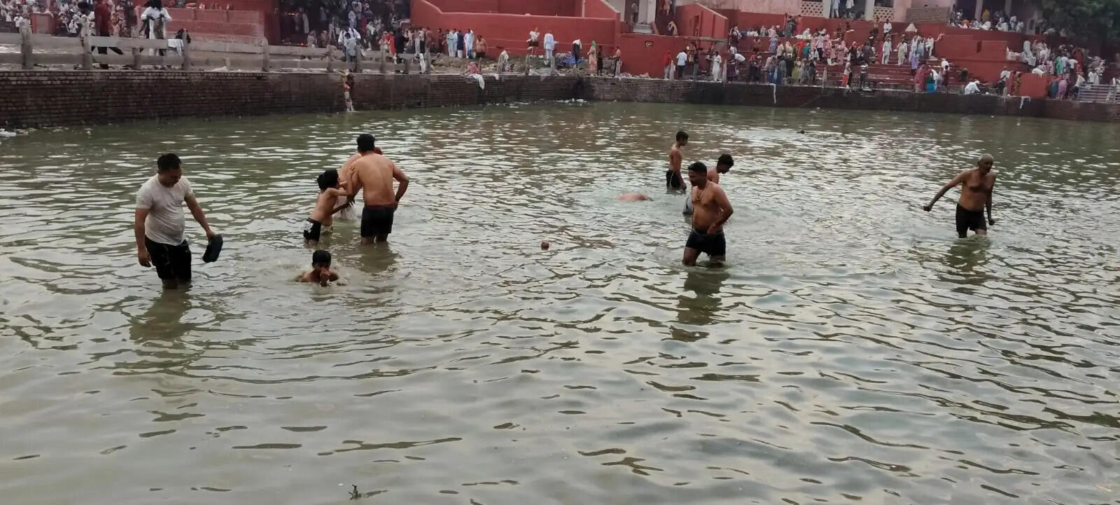 जींद: सोमवती अमावस्या पर पिंडतारक तीर्थ में उमड़ा श्रद्धा का सैलाब, हजारों ने किया पिंडदान