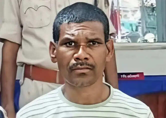 पति ने पत्नी को 32 फीट गहरे सूखे-कुएं में धकेला आरोपित पति गिरफ्तार