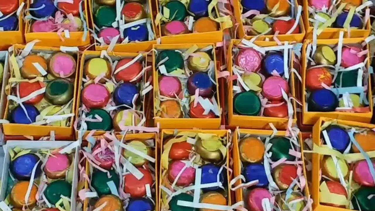 जयपुर के मणिहारों का रास्ता में सजे गुलाल गोटा