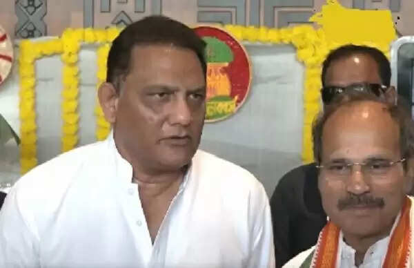 बहरमपुर में अधीर रंजन चौधरी के समर्थन में उतरे मोहम्मद अजहरुद्दीन, किया रोड शो