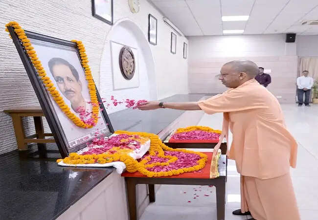 पंडित दीनदयाल ने अंतिम पंक्ति में खड़े व्यक्ति के उत्थान को दी सर्वोच्च प्राथमिकता : मुख्यमंत्री योगी