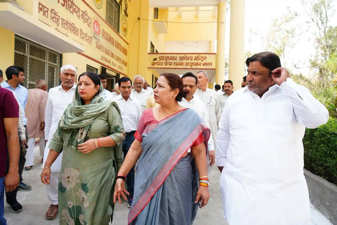 स्थायी समिति अध्यक्ष सत्या शर्मा ने नरेला जोन का किया निरीक्षण, स्वास्थ्य व शिक्षा से जुड़े ढांचे को मजबूत करने के निर्देश