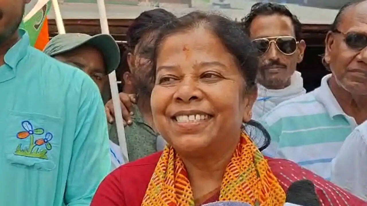 चुनाव 26 : धनियाखाली से नामांकन दाखिल कर बोलीं असीमा पात्र—“मेरी लड़ाई खुद से, बढ़ाएंगे जीत का अंतर”