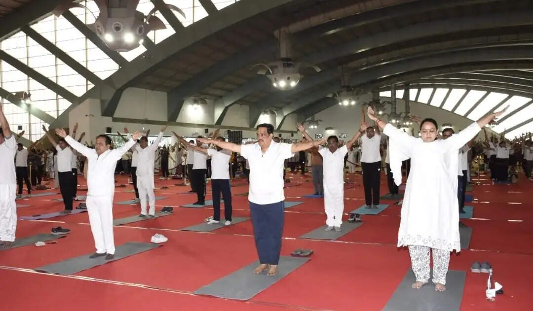 योग केवल सामान्य व्यायाम नहीं, बल्कि सुखी जीवन जीने की उत्कृष्ट शैली है : सीआर पाटिल