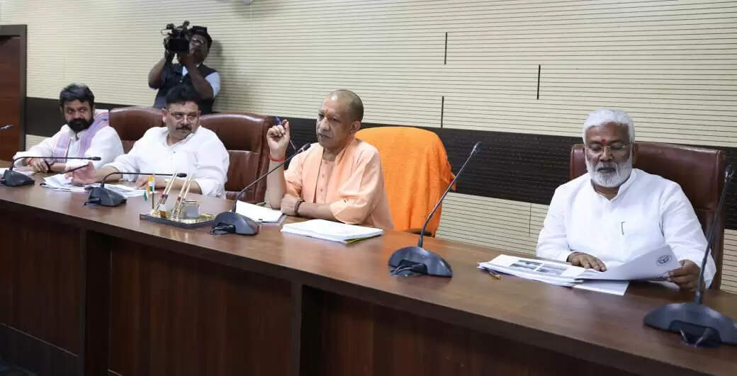 दालमंडी सड़क चौड़ीकरण की कार्यवाही में तेजी लाएं: योगी आदित्यनाथ