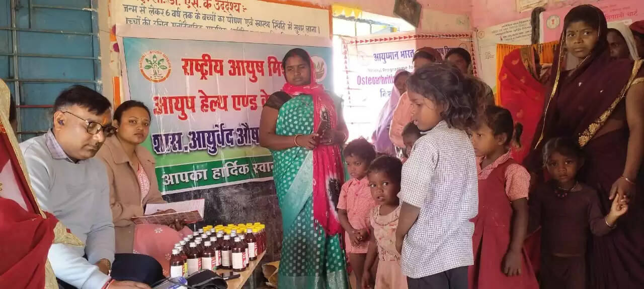 कोरिया: आयुष विभाग का निःशुल्क स्वास्थ्य शिविर, वयोमित्र कार्यक्रम से 105 लोगों को मिला लाभ