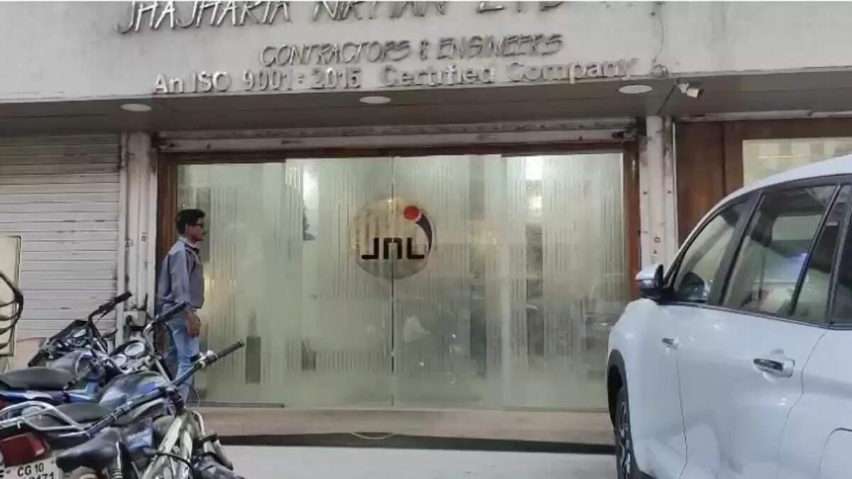 सीबीआई ने रेलवे, बिलासपुर के मुख्य अभियंता सहित चार लोगों को रिश्वत लेने के मामले में किया गिरफ्तार