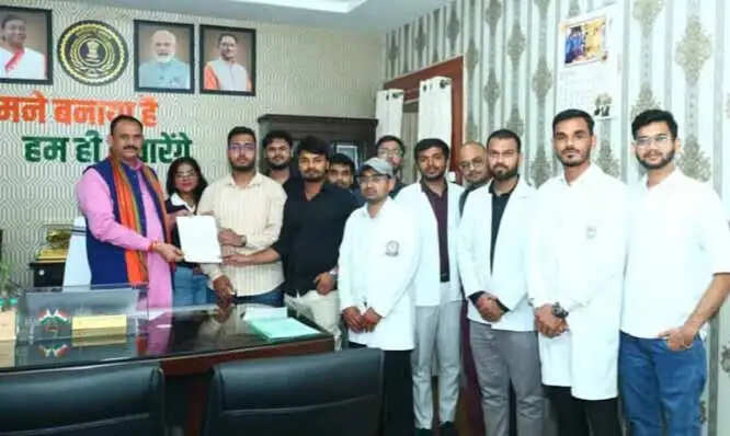 मेकाॅज के इंटर्न चिकित्सकों की अनिश्चितकालीन हड़ताल हुई समाप्त