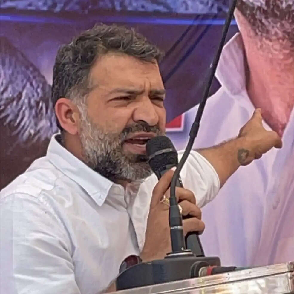 अशोकनगर में ‘महाराज’ विवाद: आमंत्रण पत्र पर विपक्ष भड़का, कहा- संविधान की भावना का उल्लंघन