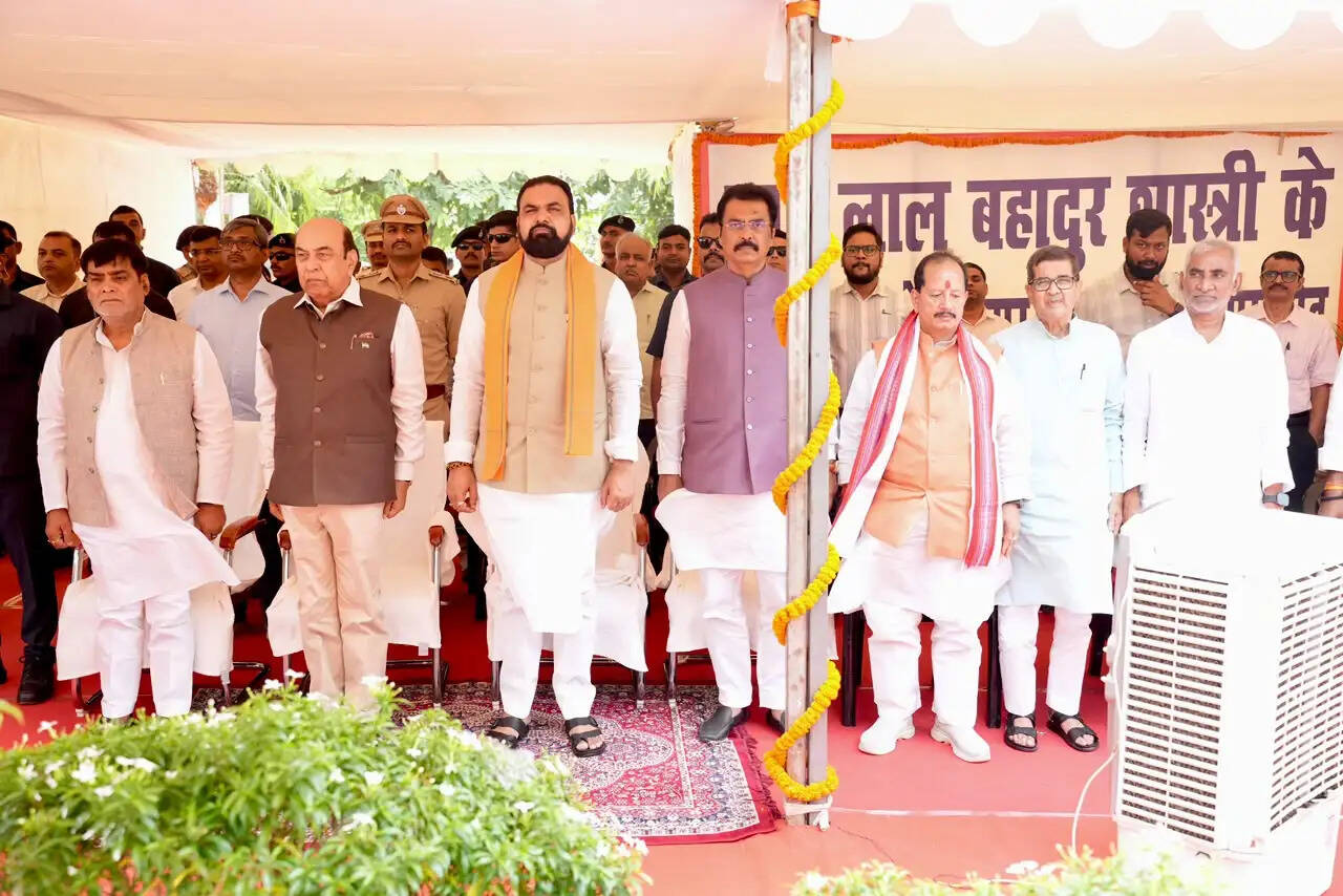 लाल बहादुर शास्त्री की जयंती पर पटना में राजकीय समारोह, राज्यपाल और मुख्यमंत्री ने दी श्रद्धांजलि