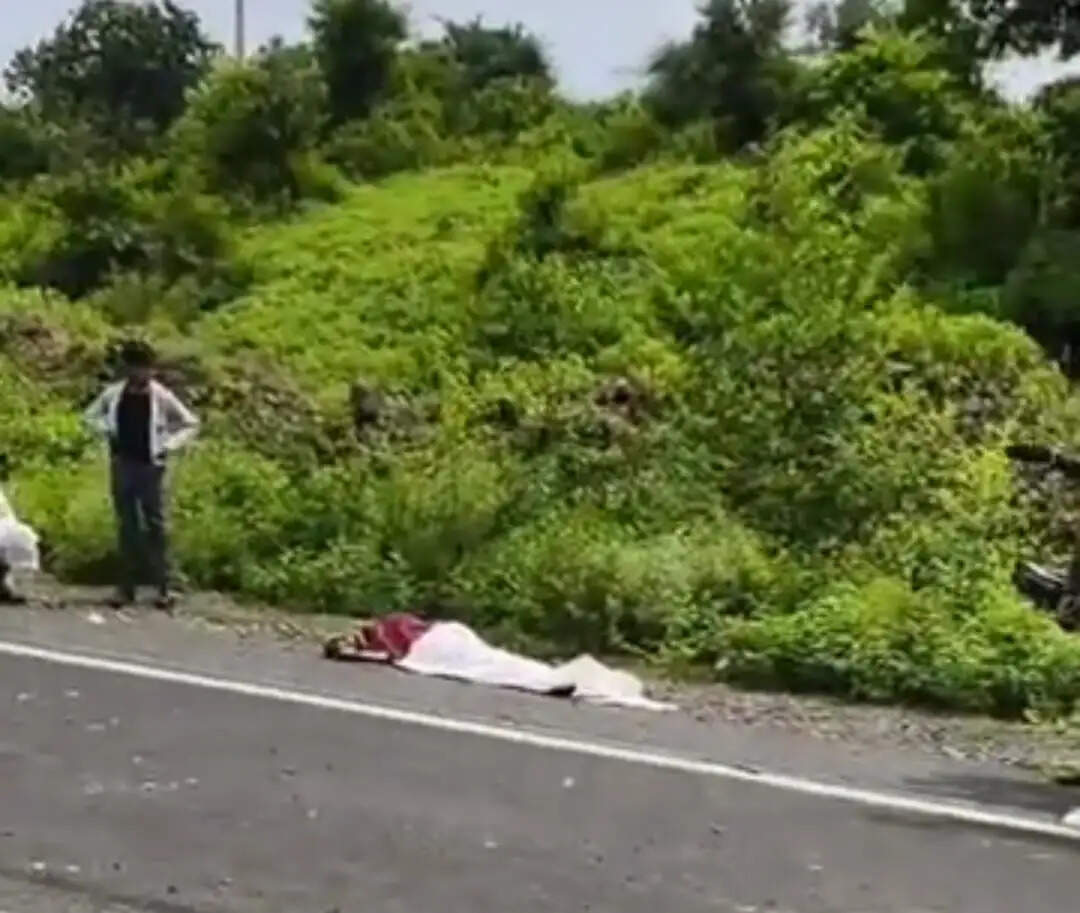 राजगढ़ः तेहरवीं से लौट रहे दंपती की बाइक को कंटेनर ने मारी टक्कर, पत्नी की मौत