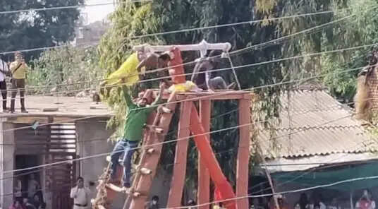 छिंदवाड़ाः आस्था के नाम पर मेघनाथ मेले में लोग लगाते हैं जान की बाजी