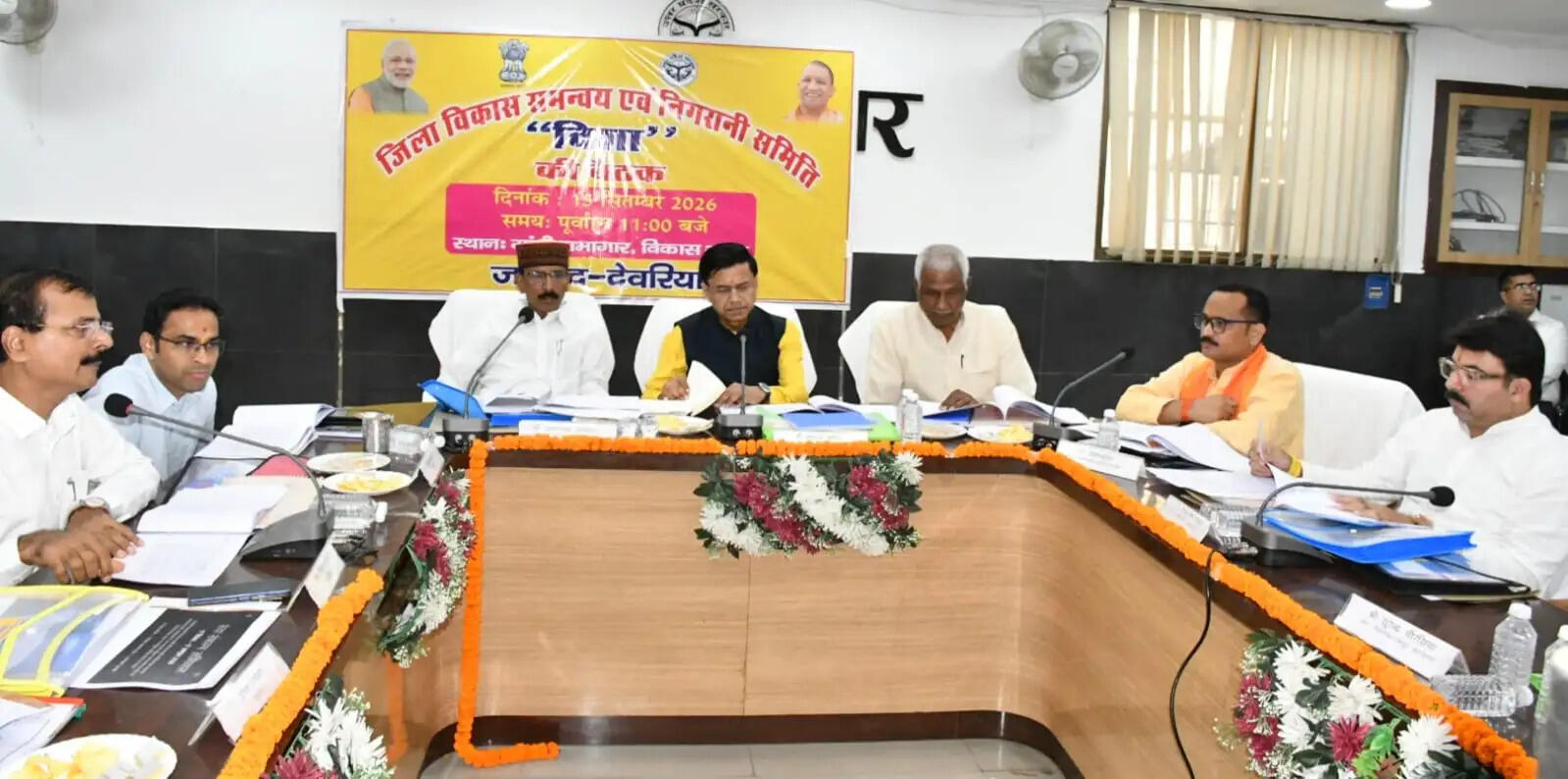देवरिया : दिशा की बैठक में विकास कार्यों की हुई समीक्षा, अधिकारियों को समयबद्ध अनुपालन के दिए गए निर्देश