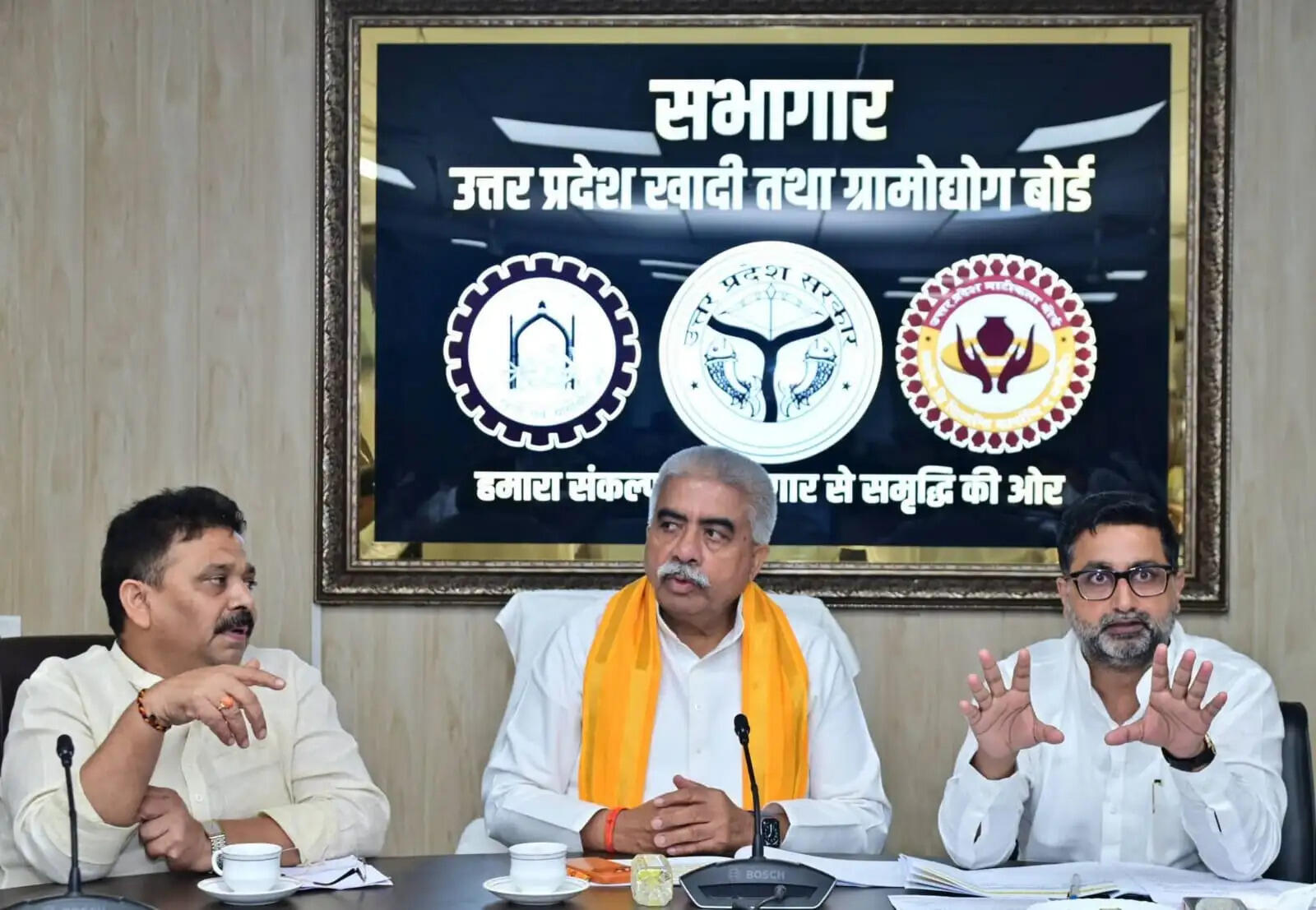 योगी सरकार बुनकरों के हितों के प्रति प्रतिबद्ध, विद्युत फ्लैट रेट योजना में सुधार पर गंभीरता से हो रहा विचार