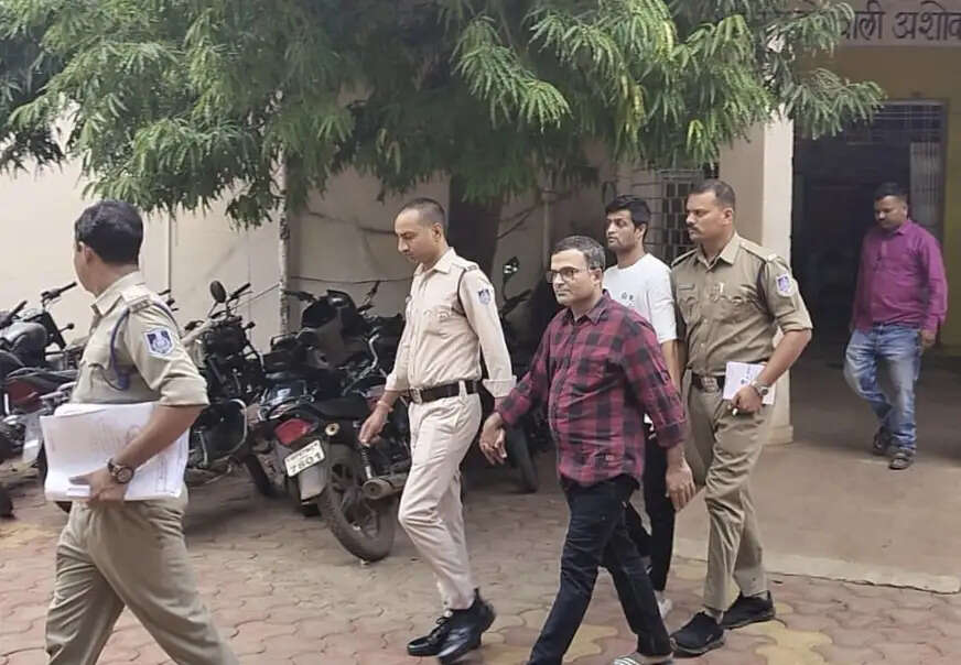 मुनिश्री&nbsp;सुधासागर जी पर अभद्र टिप्पणी मामले में दो आरोपितों ने कोर्ट में किया सरेंडर