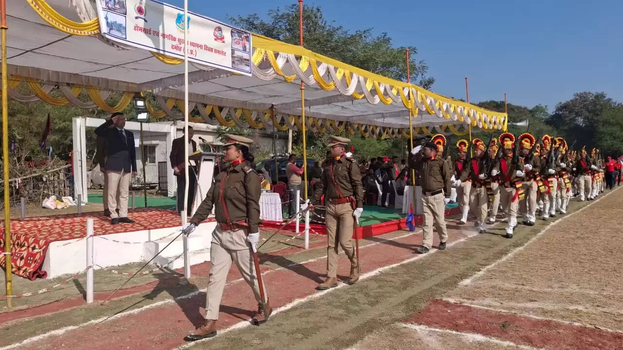 दमोहः हर प्रकार की विपत्ति के समय विपरीत परिस्थिति में कार्य करते हैं होमगार्ड -कलेक्टर कोचर