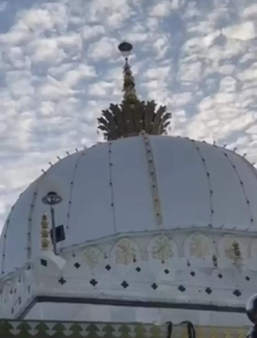 अजमेर में ईदुल—अजहा हंसी—खुशी से मनाई गई